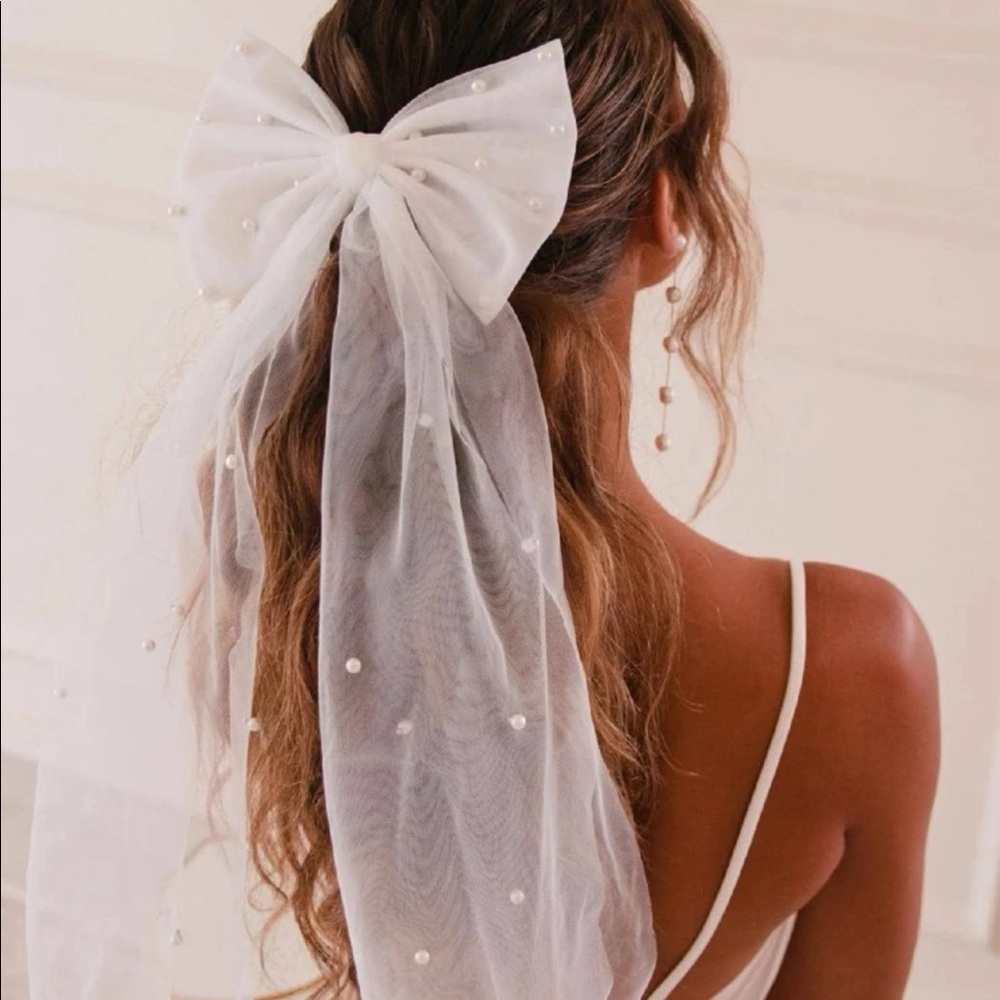 Bridal Veil with Beaded Bow and Comb